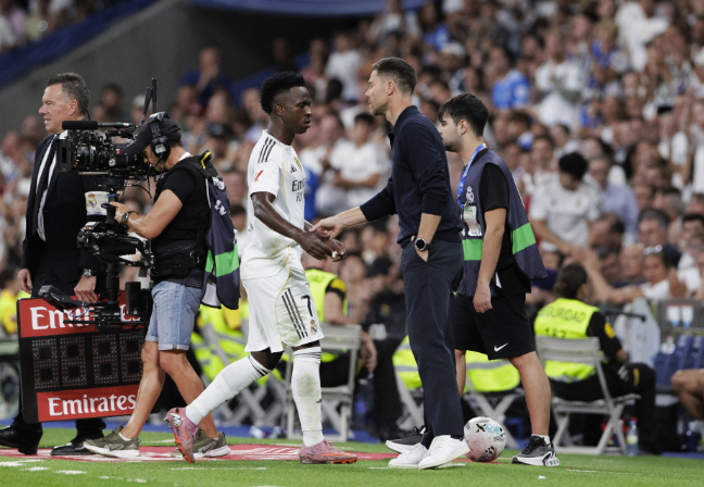 博鱼体育-阿隆索下课内幕曝光！更衣室内讧，1.8亿巨星施压，佛爷忍痛换人|哈维·阿隆索|皇马|哈维-阿隆索|皇家马德里|哈维_新浪体育_新浪新闻