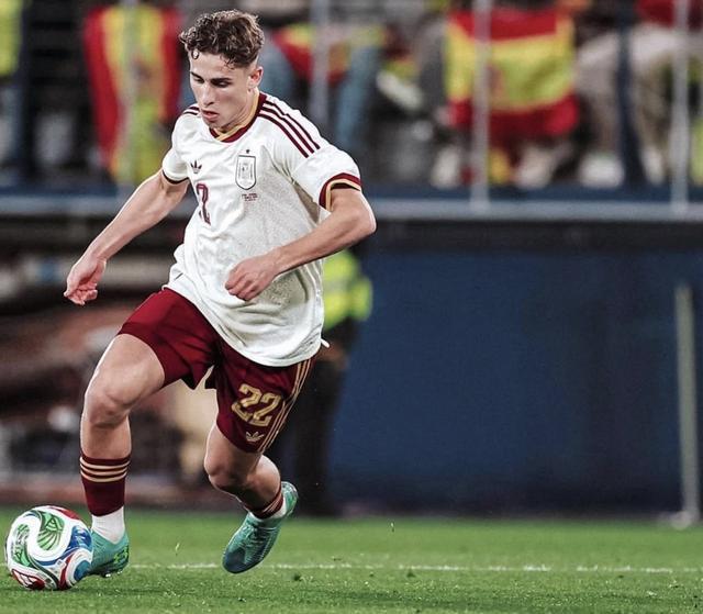 博鱼体育入口-龙赛罗：费尔明是球场的一抹亮色，保持状态应在世界杯首发