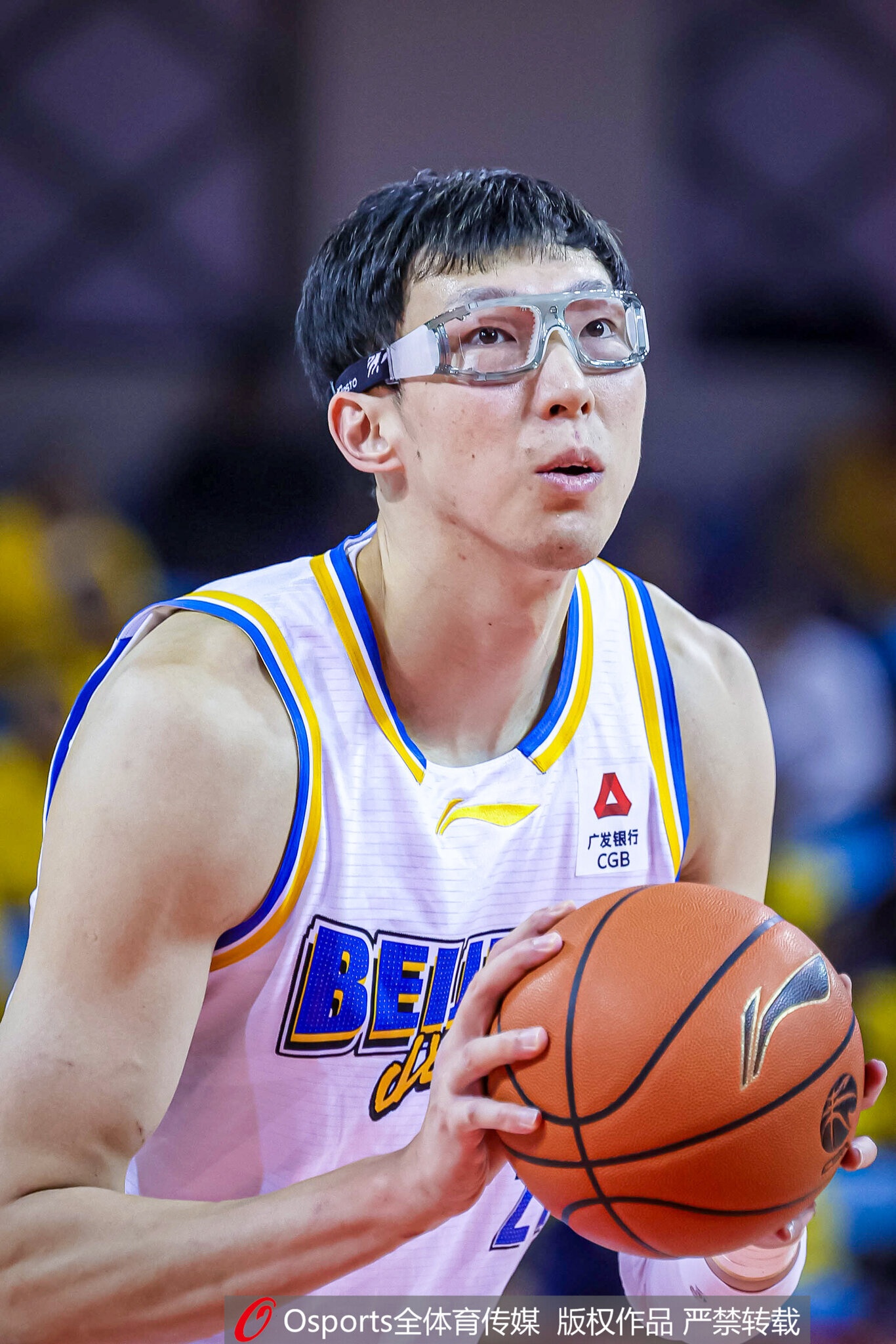 博鱼电竞-周琦出战26分钟 3中1&amp;罚球10中6拿到8分7板4助1断2帽 正负值+23