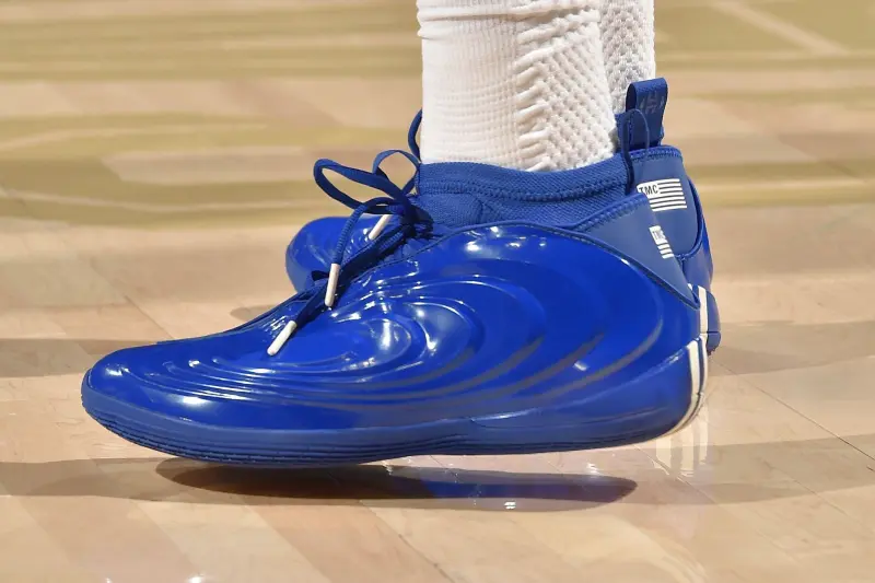 博鱼电竞-哈登穿着TMC联名Harden.10，得到21分5篮板4助攻2抢断